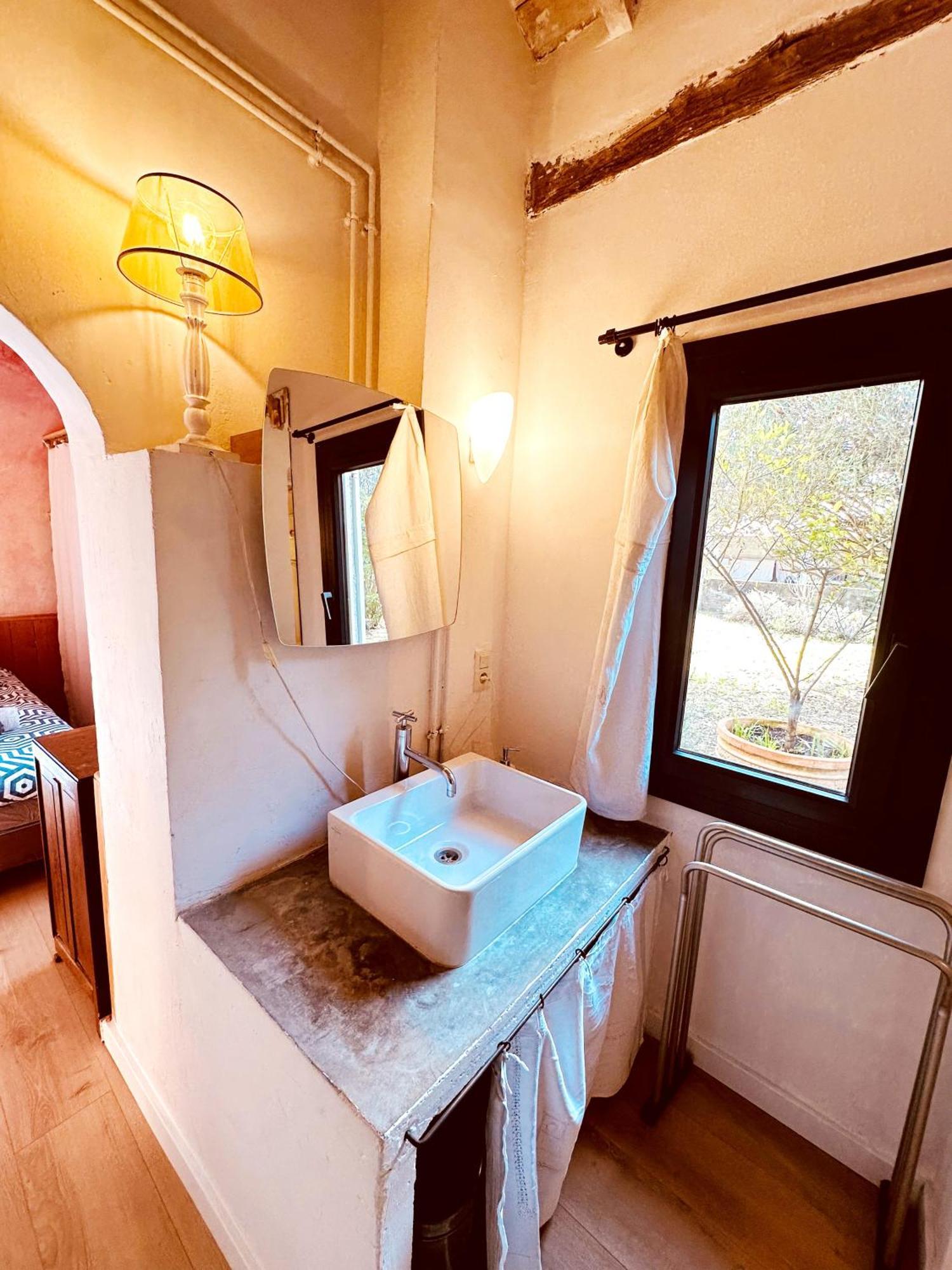 *l'orangeraie* Maison Avec Jardin, Tennis, Parking * Nimes